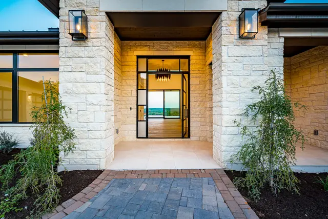 Rough Hollow Spanish Oaks Estate — photograph 4