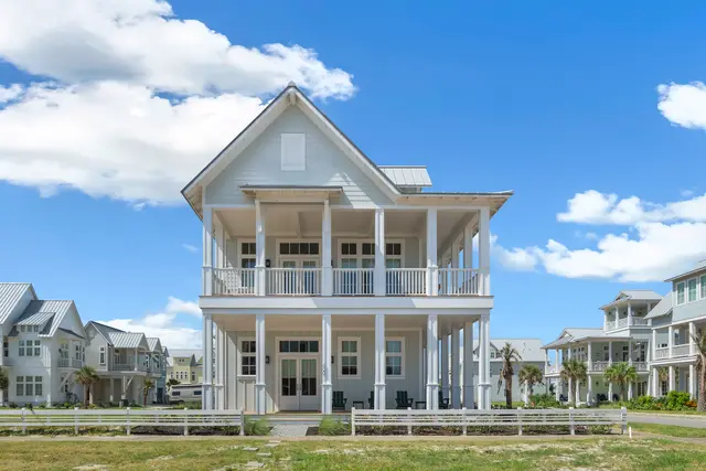 Cinnamon Shore XXVI, Port Aransas — photograph 2 of 45