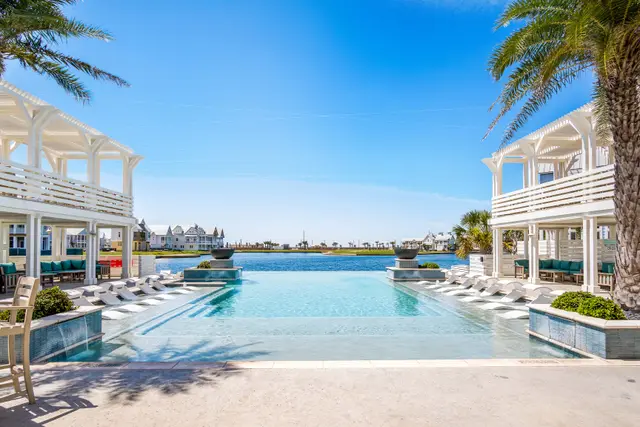 Cinnamon Shore South Pool — photograph 14