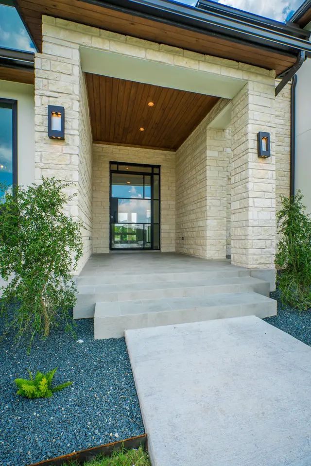 Rough Hollow Serene Estates — photograph 2