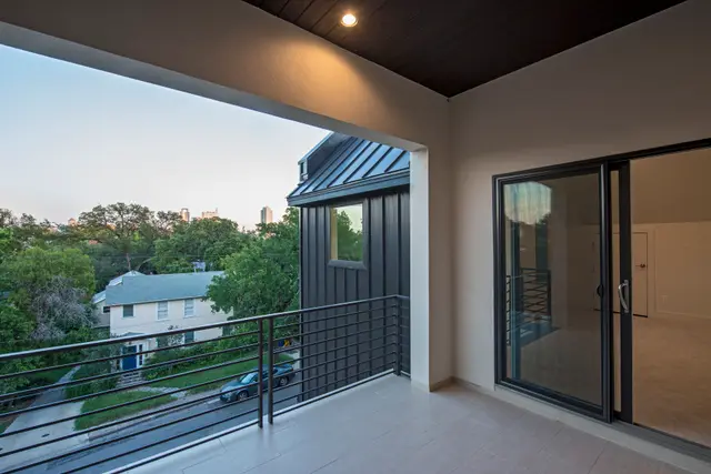 Central Austin Oakland — photograph 14