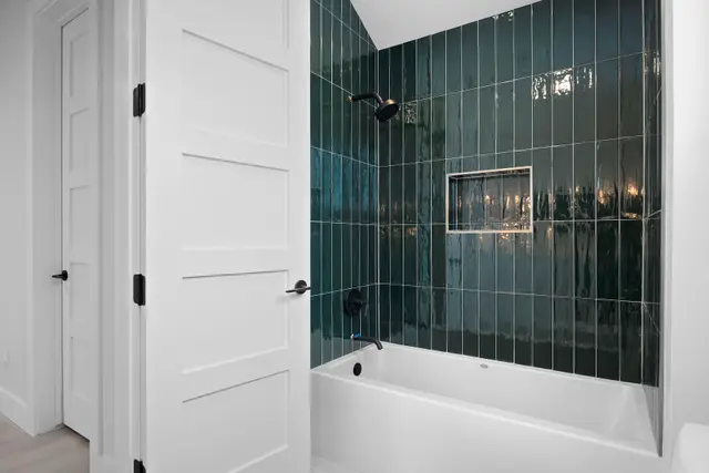 Cinnamon Shore IV — photograph 43